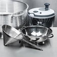Colanders Strainers & Salad Spinners
