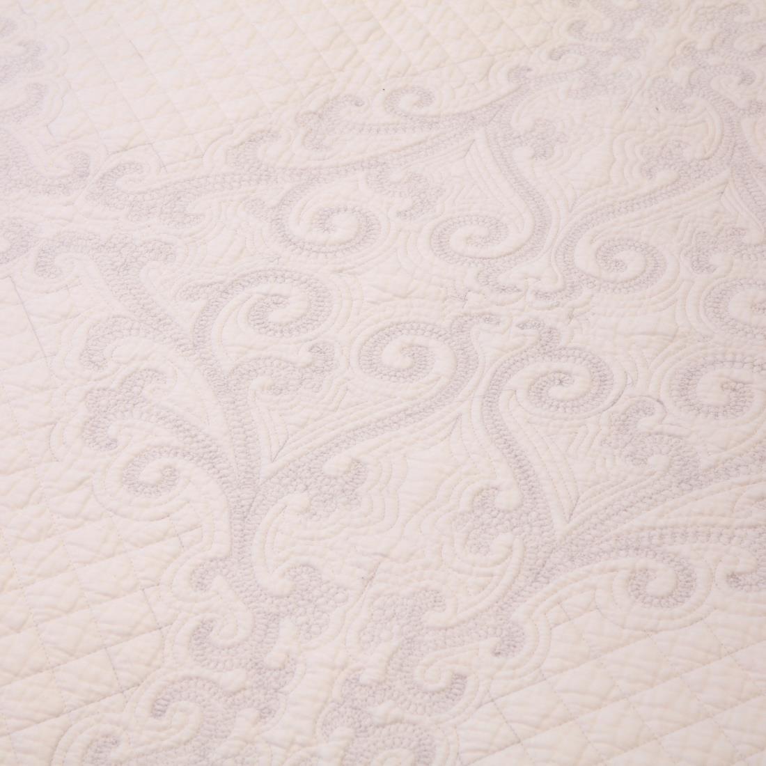 HB876 Mitre Luxury Chloe Quilted Bed Throw White Double