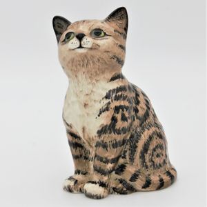 Beswick 1886 Persian Kitten Grey Swiss Roll Seated Looking Up - front