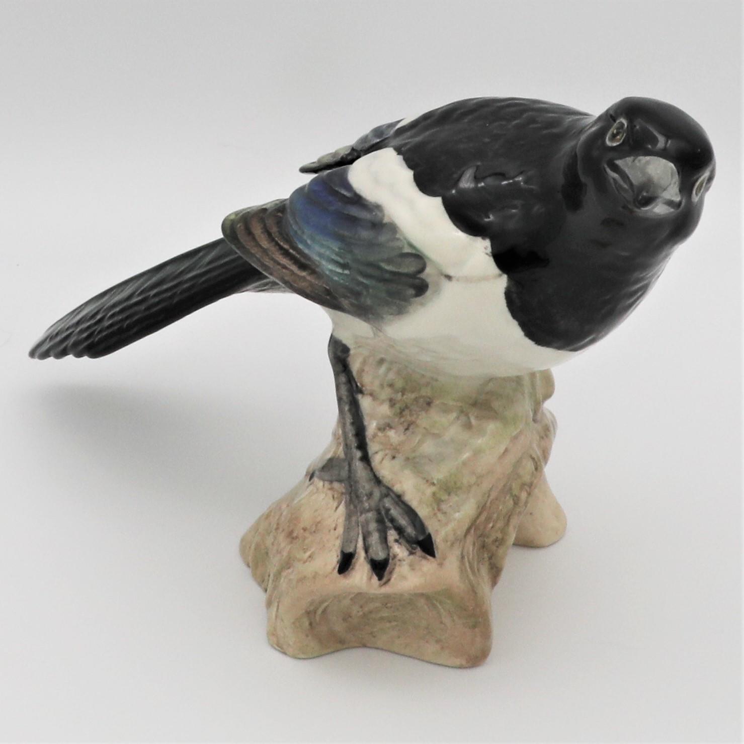 Beswick 2305 Magpie - Front