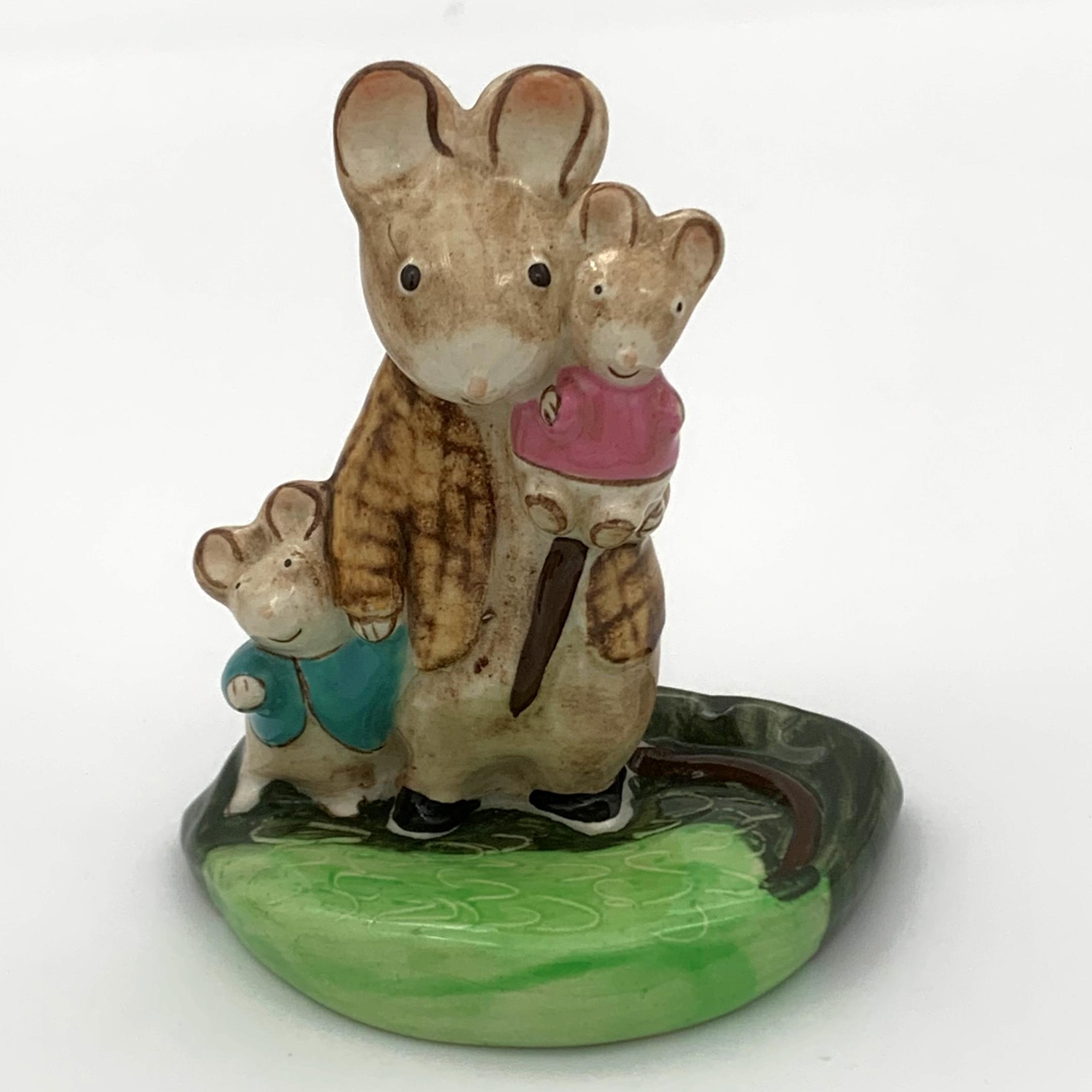 Beswick Kitty MacBride 2526 A Family Mouse figure - front