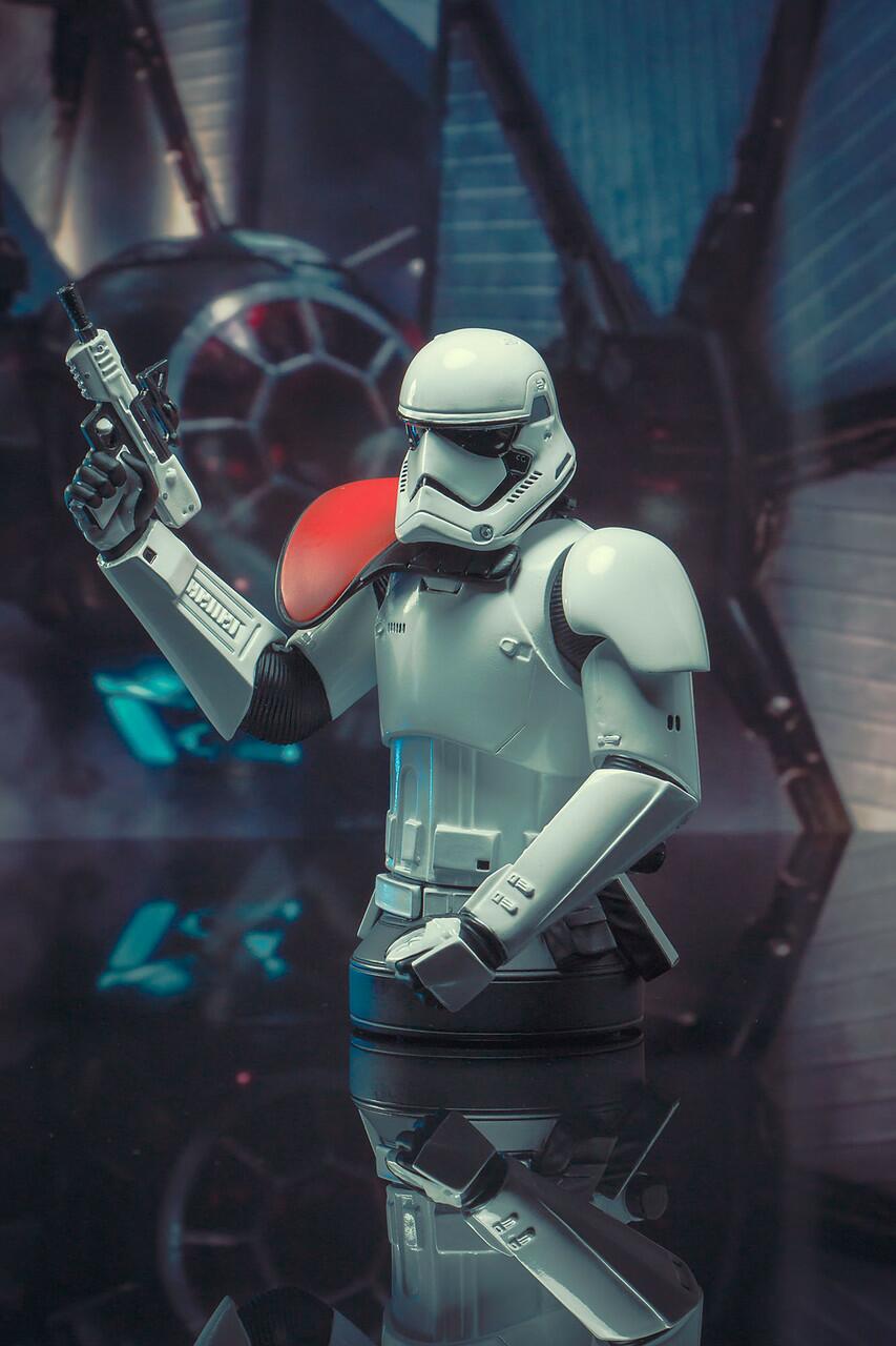 First Order Stormtrooper Officer Mini Bust Set © 2023 Gentle Giant Ltd.