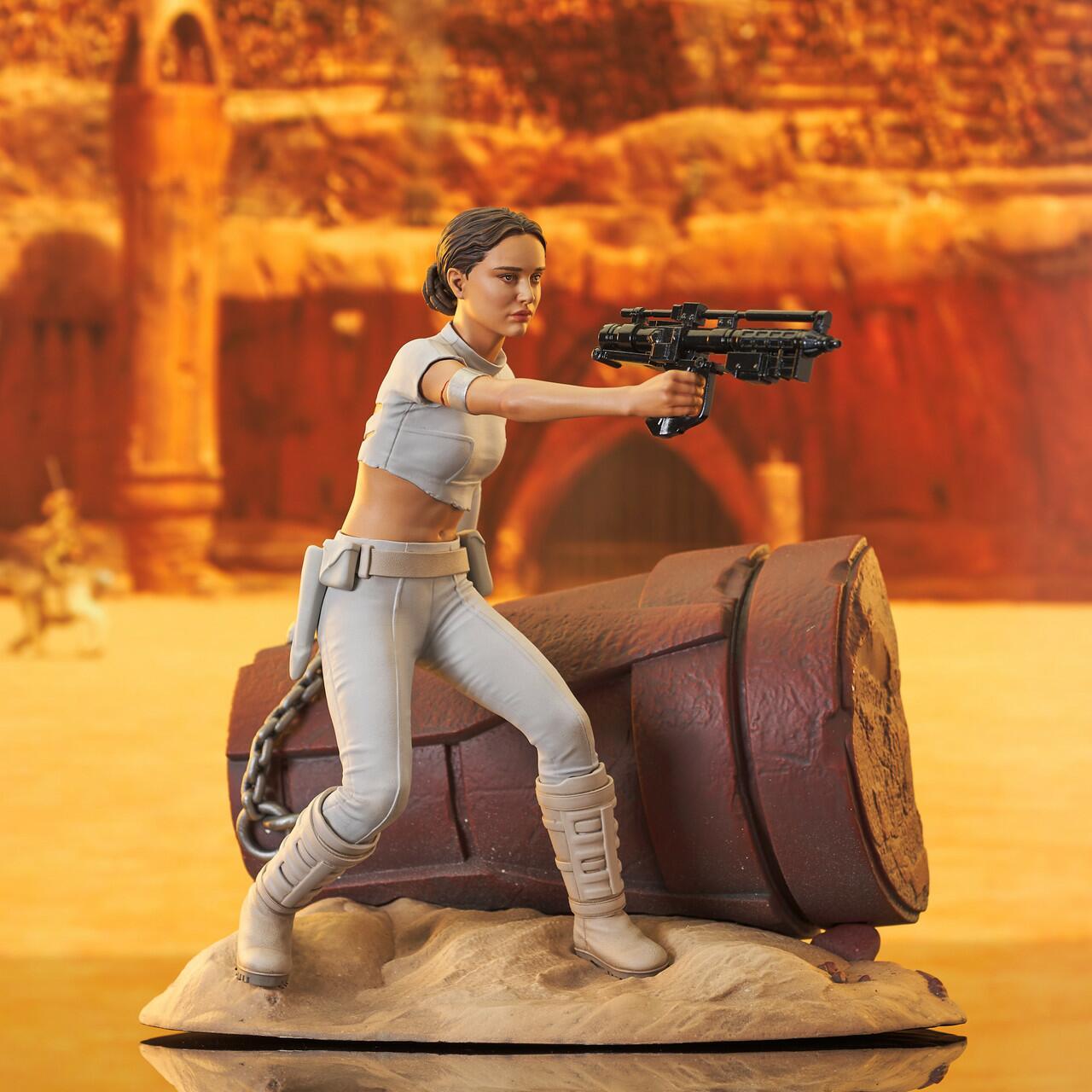 Gentle Giant - Star Wars Attack of the Clones™ - Padme Amidala™ Premier Collection Statue (84110)