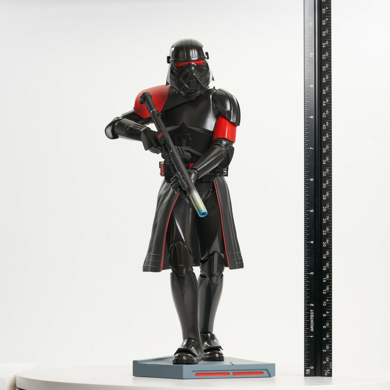 Purge Trooper™ Premier Collection Statue © 2023 Gentle Giant Ltd.