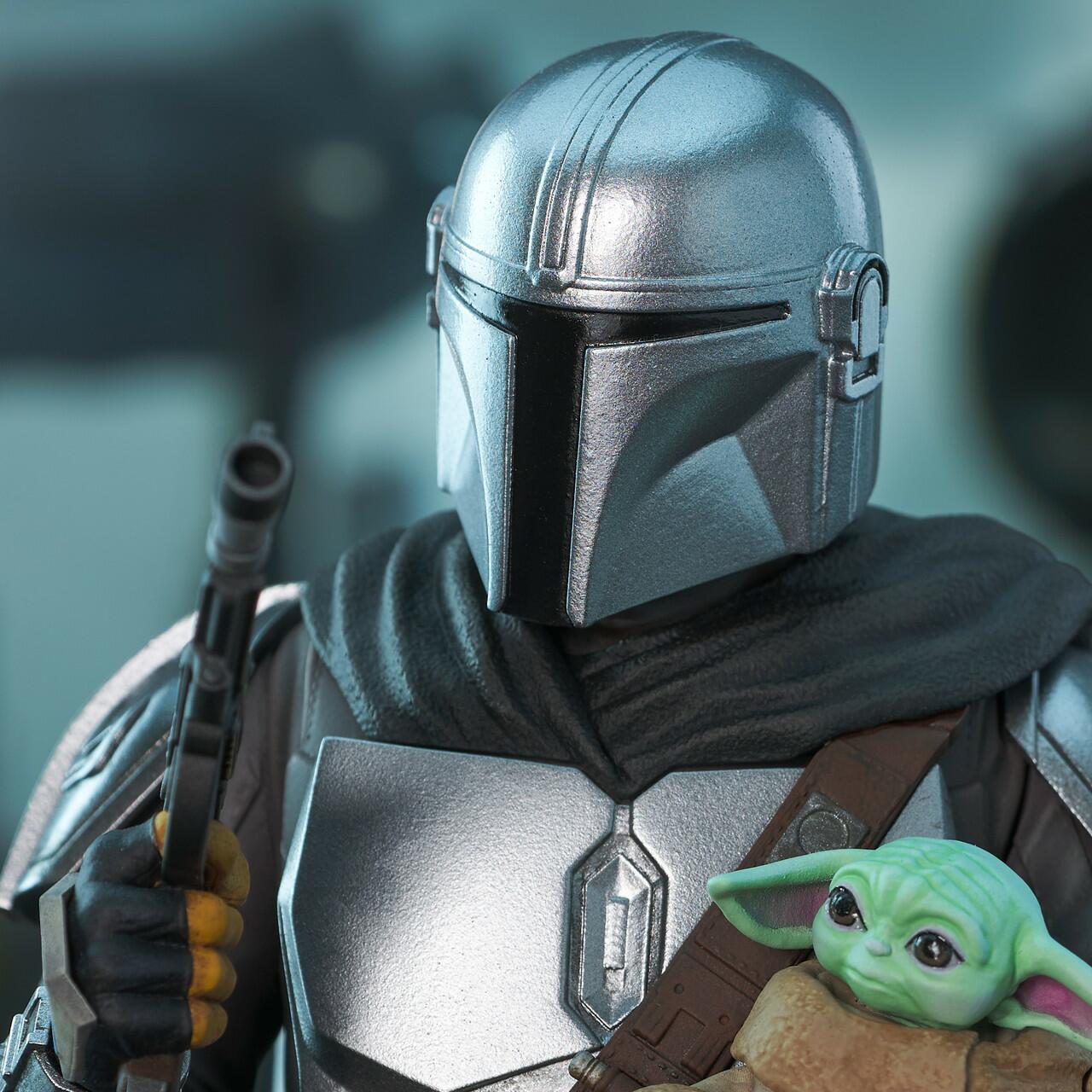 The Mandalorian™ with Grogu™ Mini Bust - St Patrick's Day Exclusive © 2023 Gentle Giant Ltd.