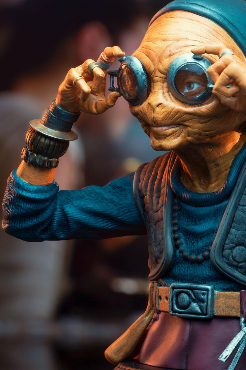 Maz Kanata Mini Bust © 2023 Gentle Giant Ltd.