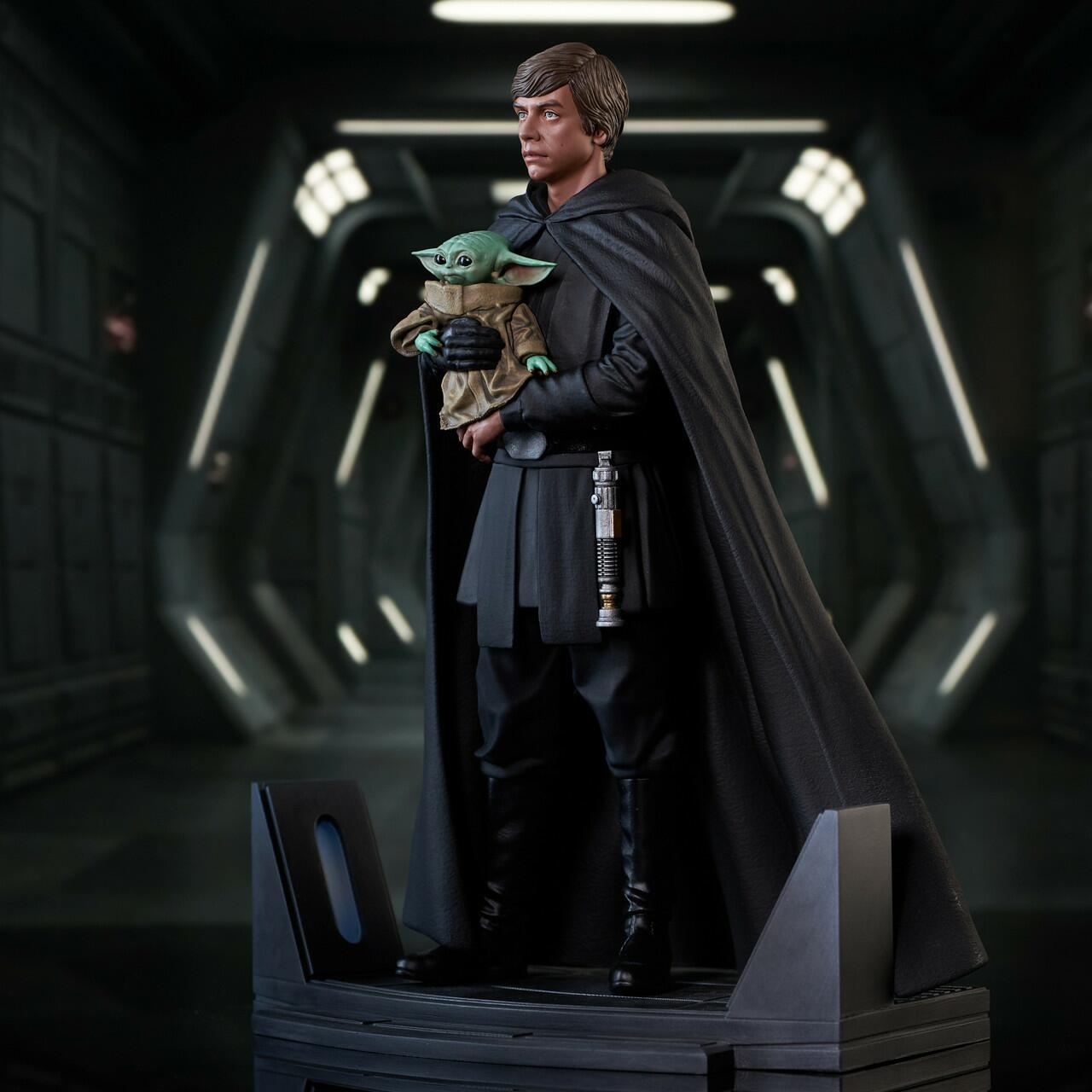 Luke Skywalker™ and Grogu™ Premier Collection Statue © 2023 Gentle Giant Ltd.