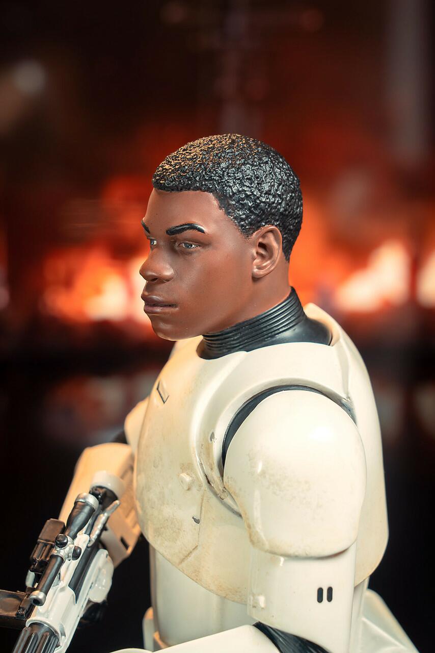 Finn FN-2187 Mini Bust © 2023 Gentle Giant Ltd.