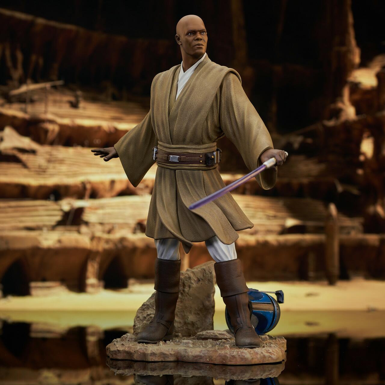 Mace Windu Premier Collection Statue © 2023 Gentle Giant Ltd.