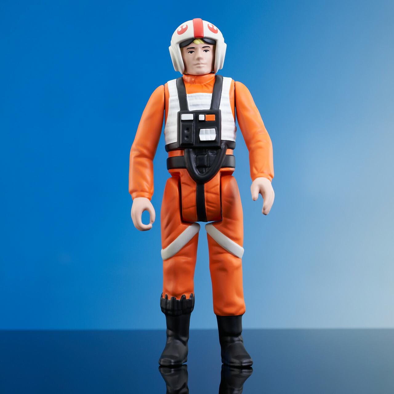 Luke Skywalker™ (Red-5) Jumbo Figure © 2023 Gentle Giant Ltd.