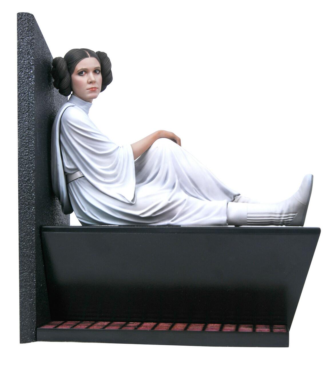 Leia Organa™ (with MSE-6) Milestones Statue © 2023 Gentle Giant Ltd.
