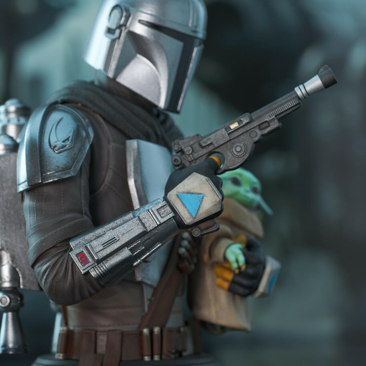 The Mandalorian™ with Grogu™ Mini Bust - St Patrick's Day Exclusive © 2023 Gentle Giant Ltd.