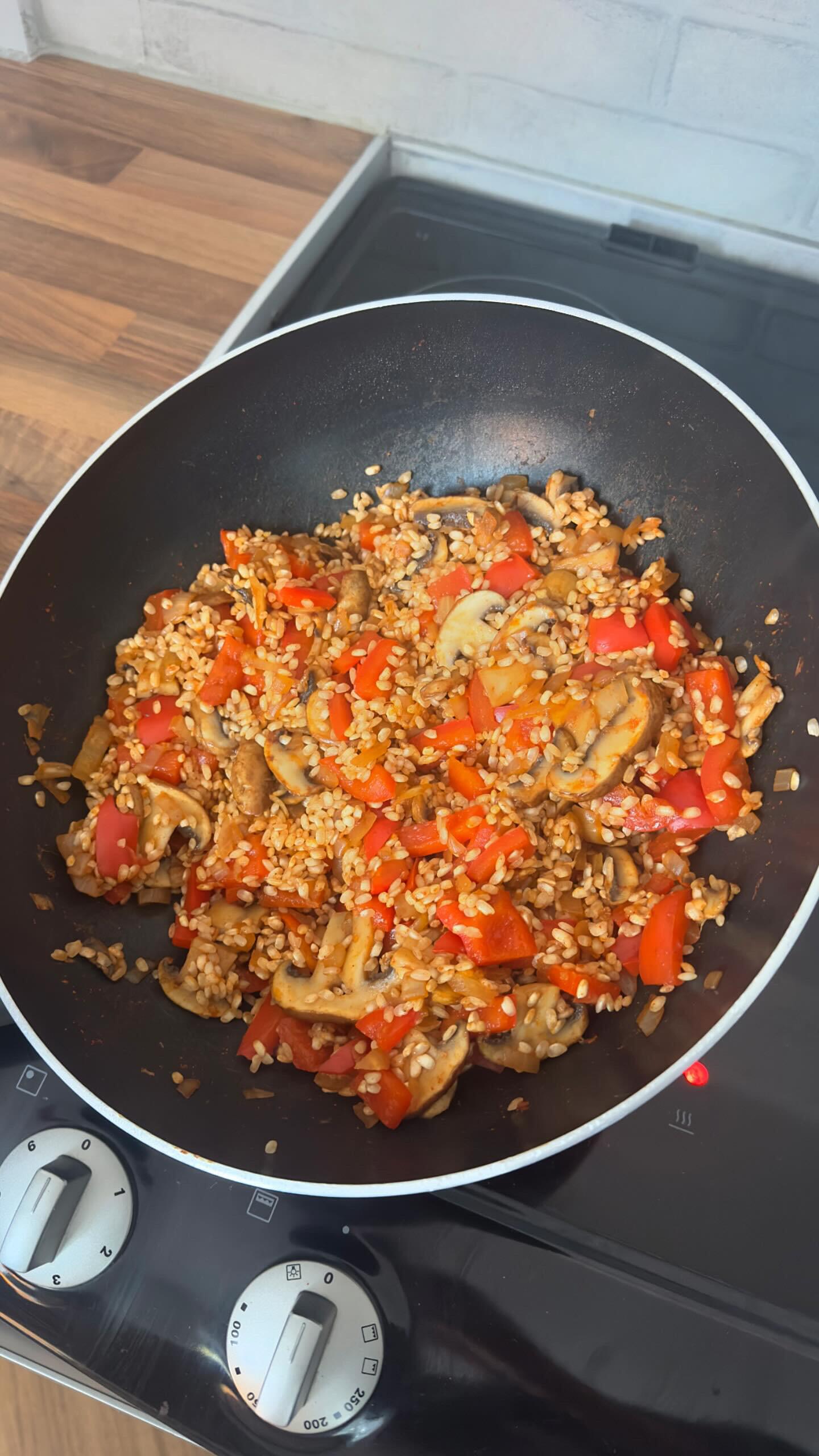 Mushroom and red pepper meal