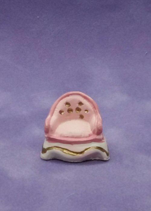 1/48th scale Pink Resin Armchair