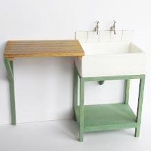 1/24th scale kit to make a vintage kitchen Sink and drainer.