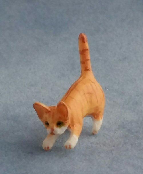 1/24th scale Squatting Ginger Cat