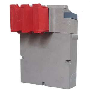 WT Henley - Series 6 Three Phase House Service Cut Out (Separate Neutral & Earth) - Solid Link (Red)