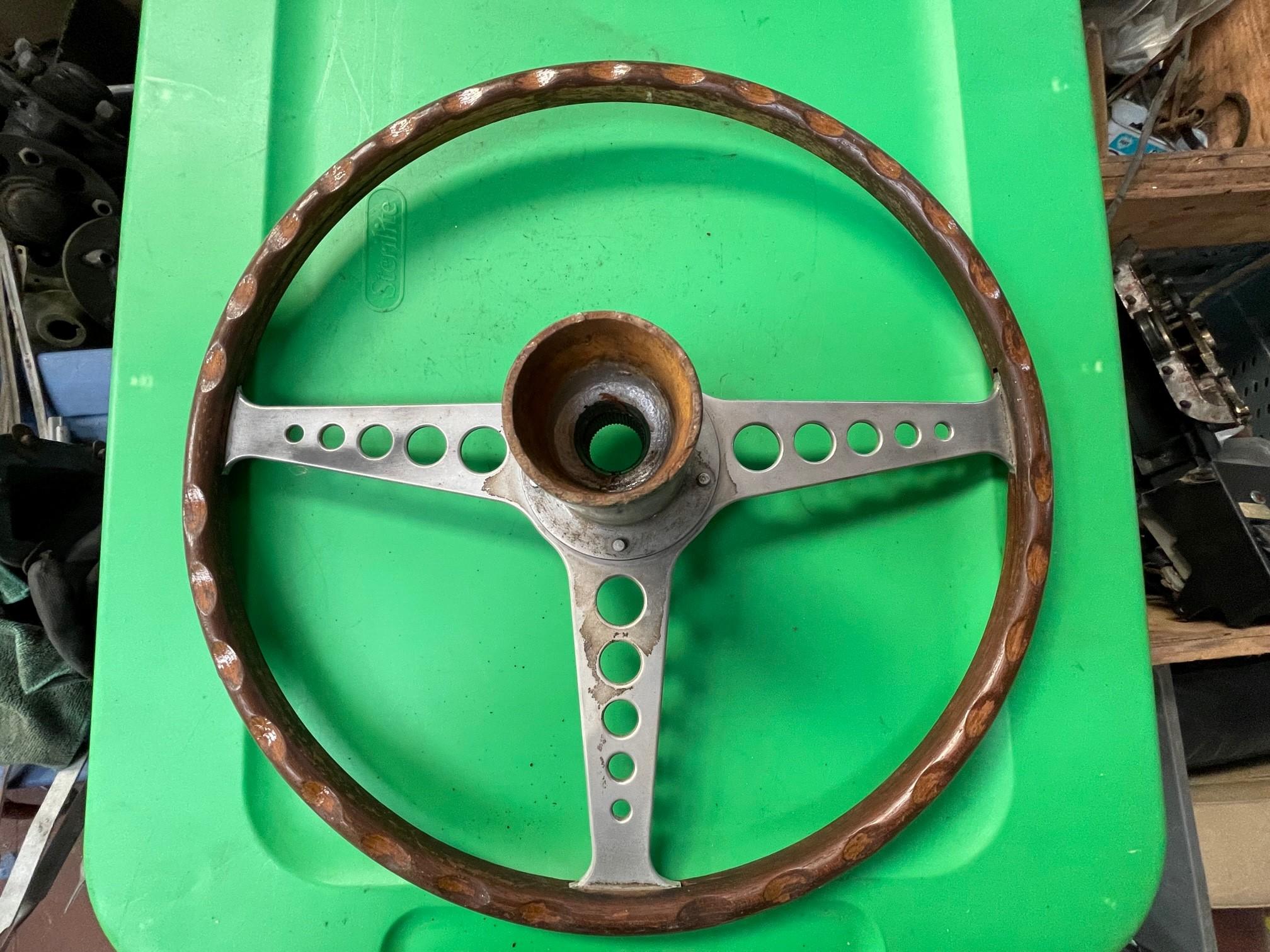 C28590 ORIGINAL & VERY RARE ETYPE S1 & S2 STEERING WHEEL & BOSS (E)
