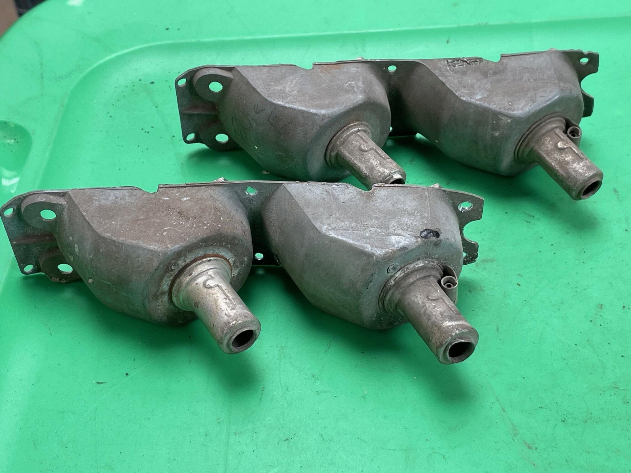 ORIGINAL LUCAS PAIR OF E-TYPE S1 REAR LIGHT BULB HOLDERS (A)