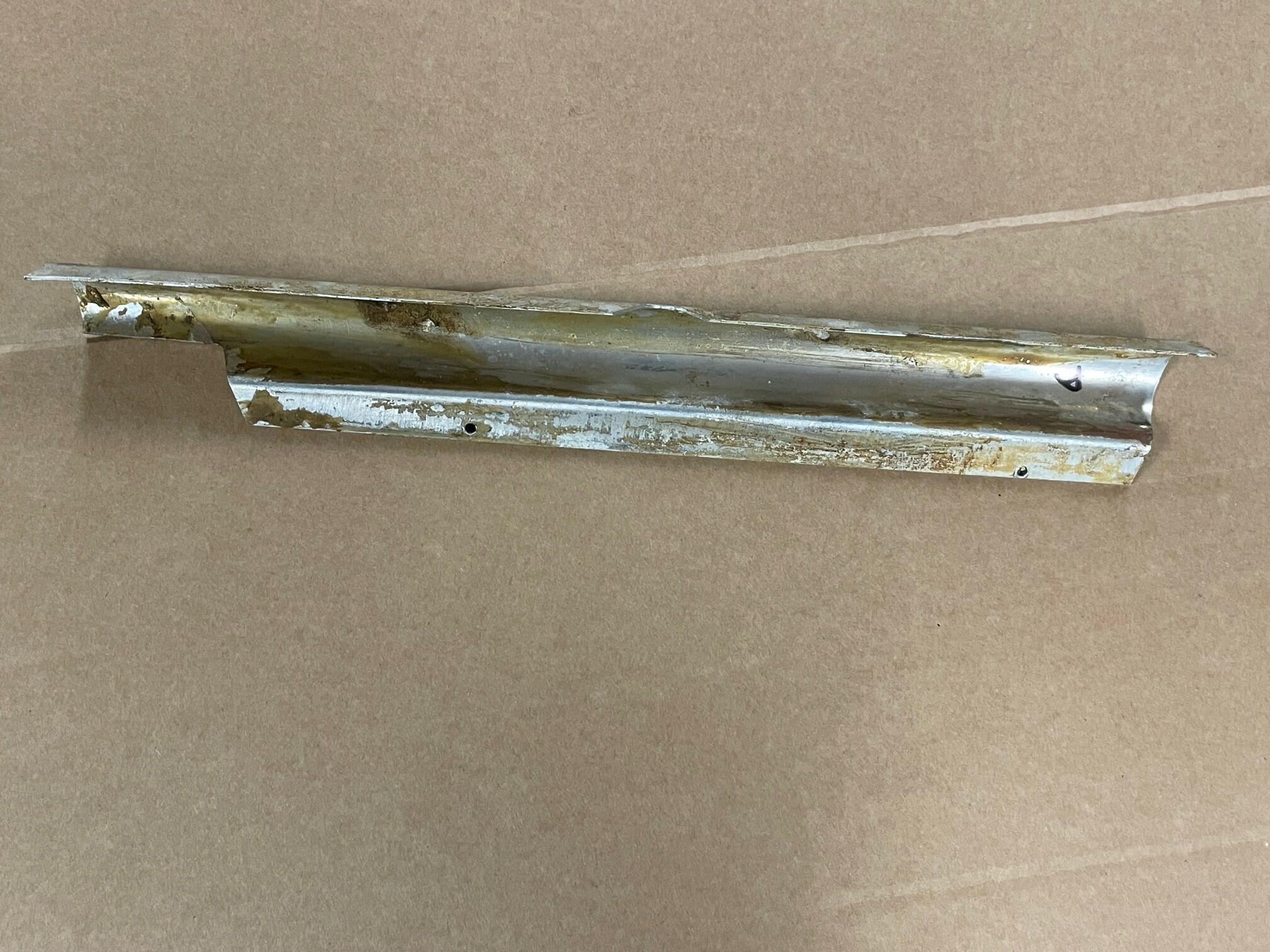 ORIGINAL E-TYPE WIRING HARNESS COVER ON L/H SCUTTLE BD20728 (A)