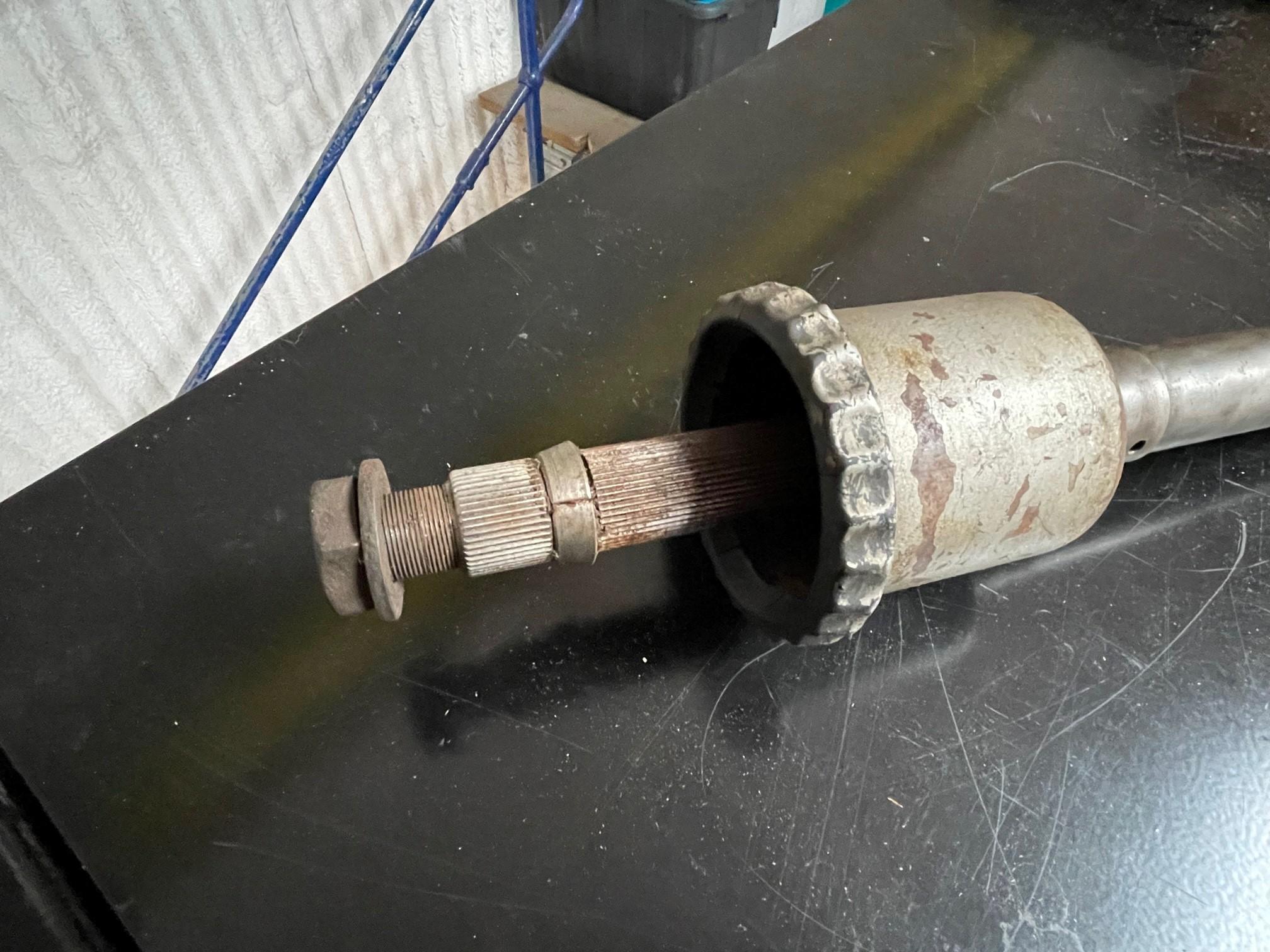 C20160 ORIGINAL ETYPE INNER STEERING COLUMN & COLUMN LOCK NUT C15419