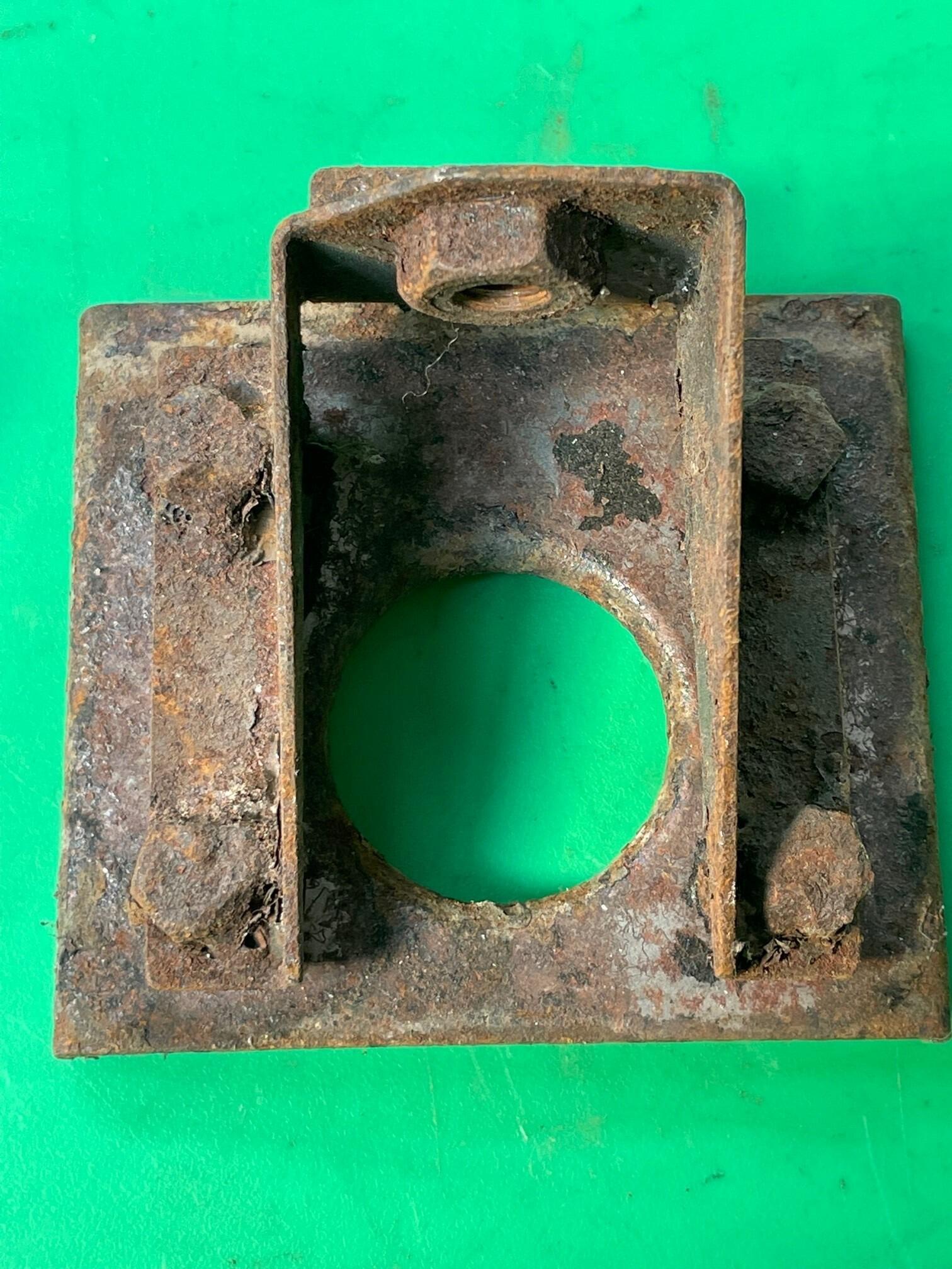 ORIGINAL E-TYPE FUEL TANK MOUNTING BRACKET & REINFORCEMENT BRACKET ...