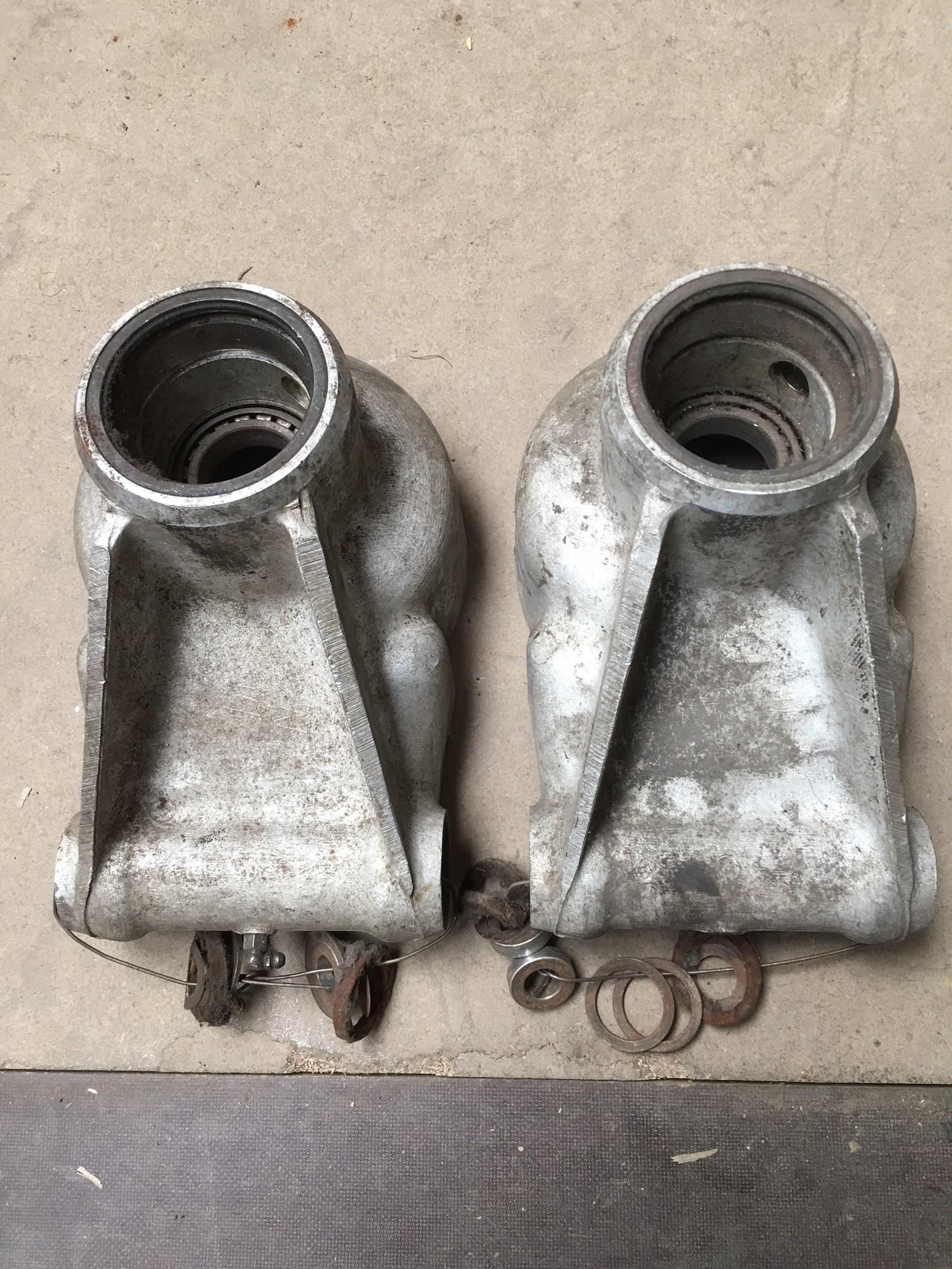 C26701 ORIGINAL GENUINE PAIR OF E-TYPE S1 / S2 REAR HUBS C25216 C26701 ORIGINAL GENUINE PAIR OF E-TYPE S1 / S2 REAR HUBS C25216