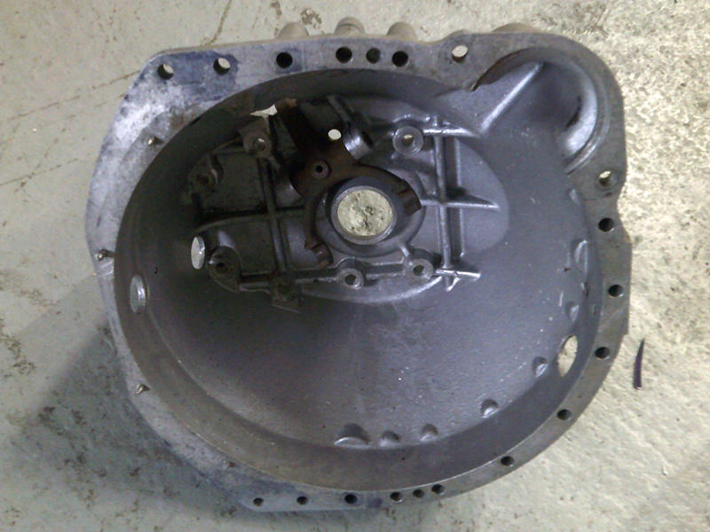 VERY RARE ORIGINAL ETYPE 4.2 BELL HOUSING FOR MANUAL GEARBOX