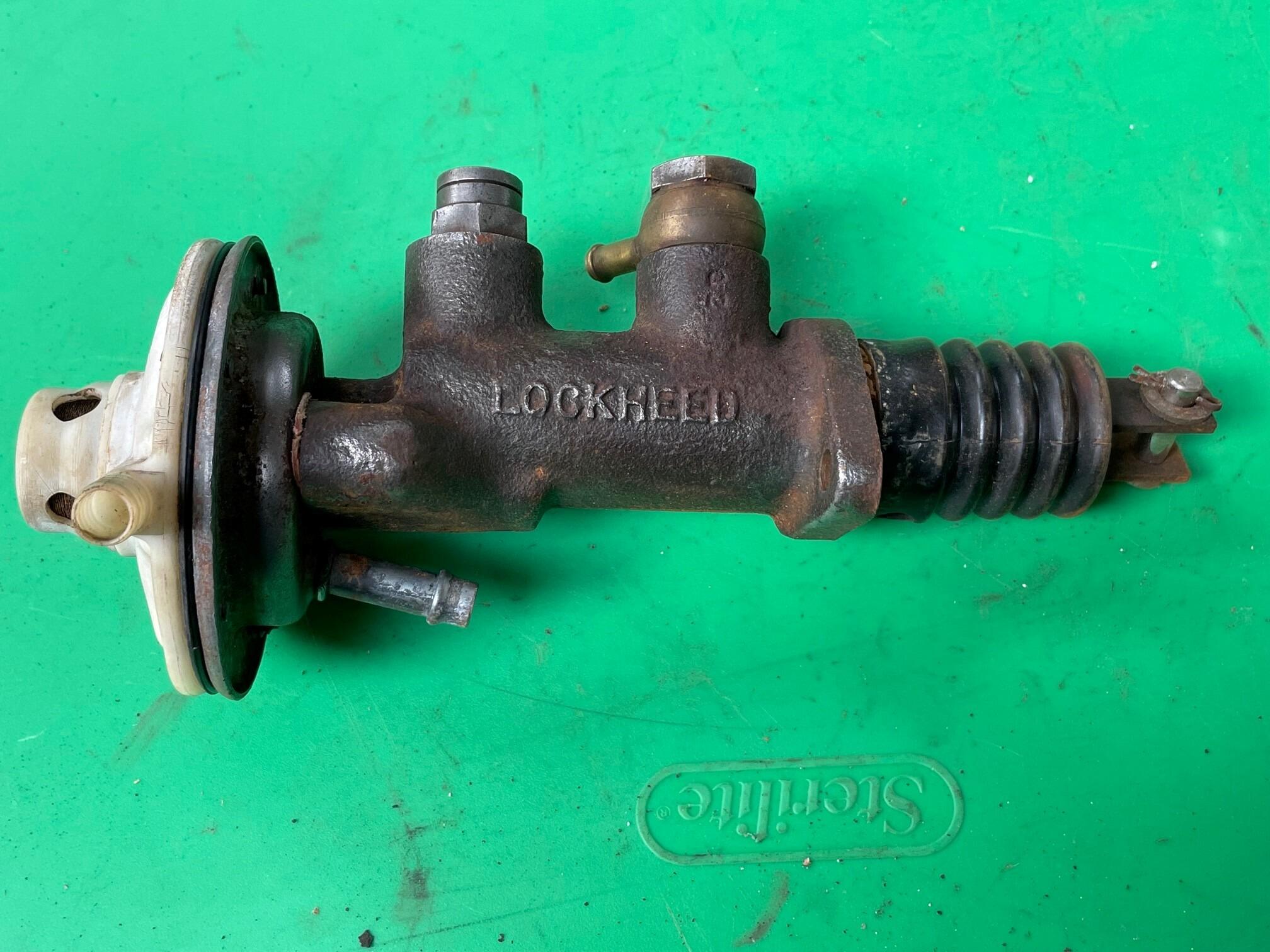 C26767 ORIGINAL GENUINE LOCKHEED ETYPE BRAKE MASTER CYLINDER (A) 3212212C