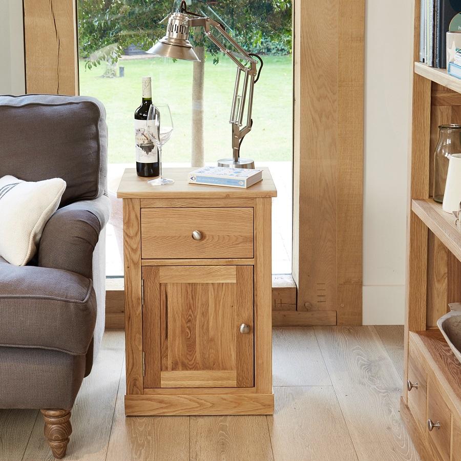 Classic Oak Bedside Cabinet