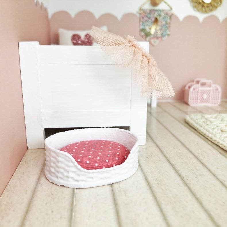 dollhouse pet bed, dollhouse cat basket, miniature pet bed, miniature cat basket