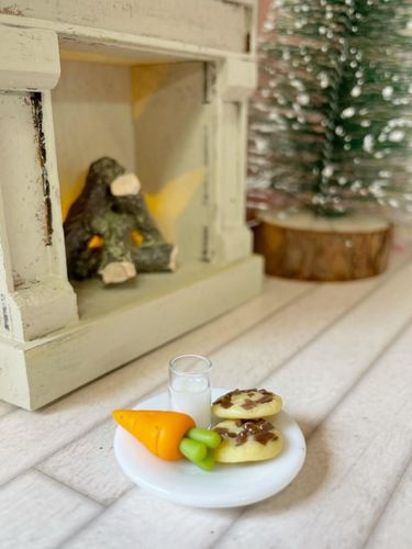 mini santa plate, cookies and carrot, father christmas snack