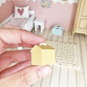 mini holdie house, miniature holdie house, dollhouse holdie house