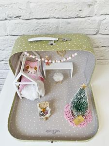 travel dollhouse, Christmas dolls house, Christmas dollhouse suitcase