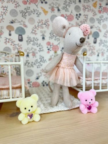 Pretty Little Minis - Maileg dolls house wallpaper, DIY mouse house