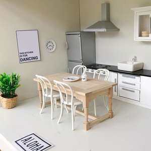 modern dollhouse table, modern dolls house dining table, dolls house table, modern dollhouse furniture, modern dollhouse DIY ideas, modern dollhouse interior, dollhouse DIY furniture
