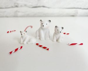 miniature polar bears, dollhouse bears, mini polar bears