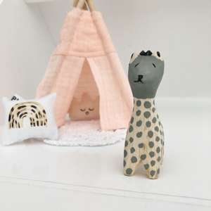 mini giraffe, miniature giraffe, wooden giraffe, dollhouse bedroom toy