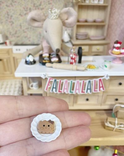 mini dollhouse biscuit, dolls house cookie, miniature food