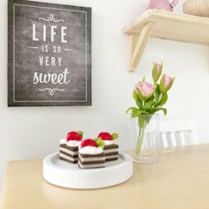 mini dollhouse cakes, miniature chocolate cake
