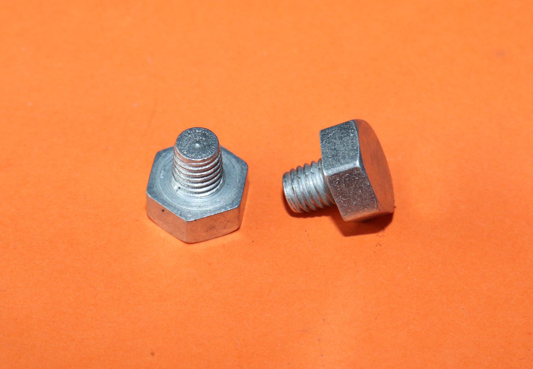 TRIUMPH PAIR PETROL TANK KNEE GRIP MOUNTING PLATE BOLTS 570361