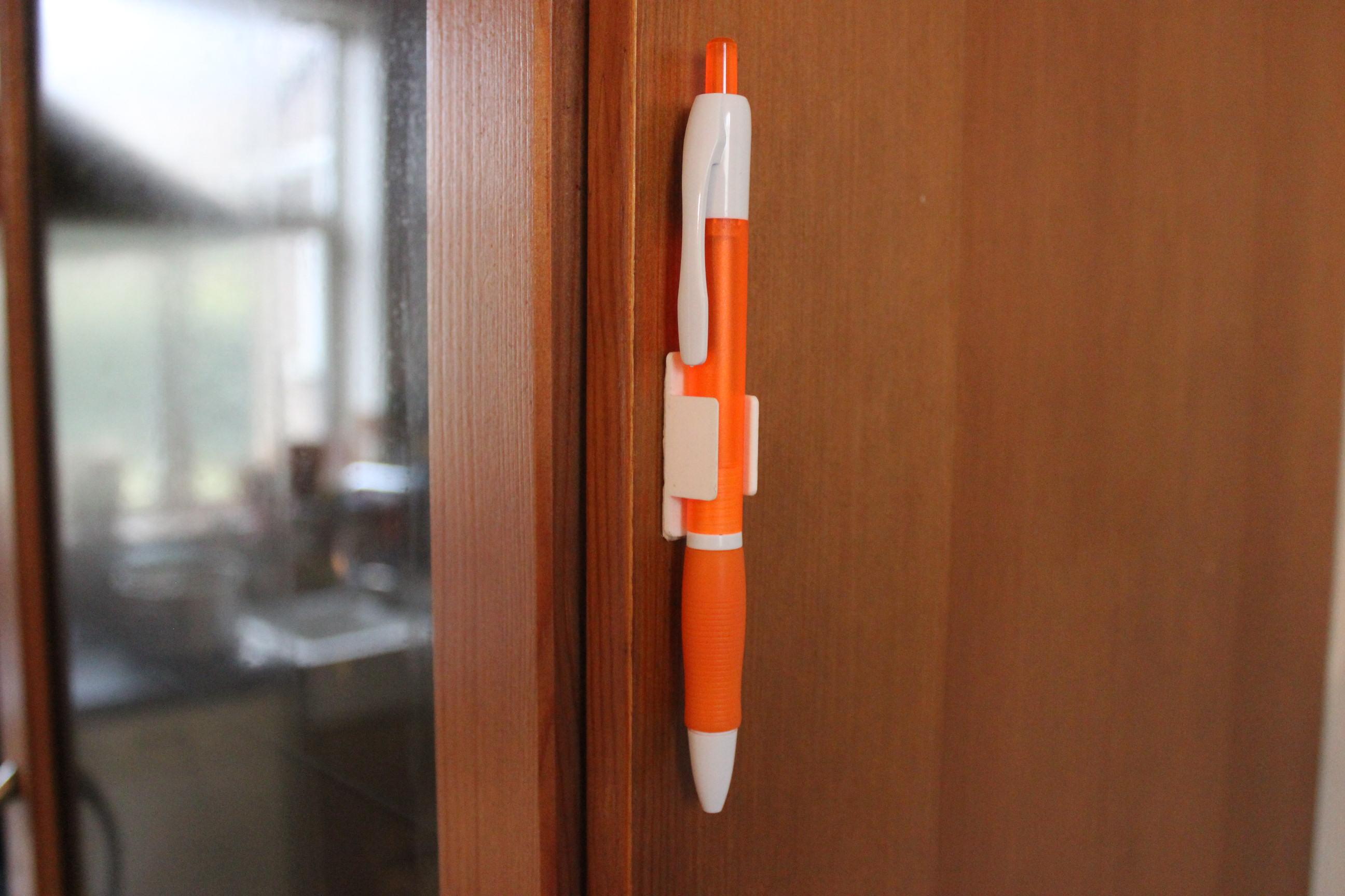 orange quantum pens with clips