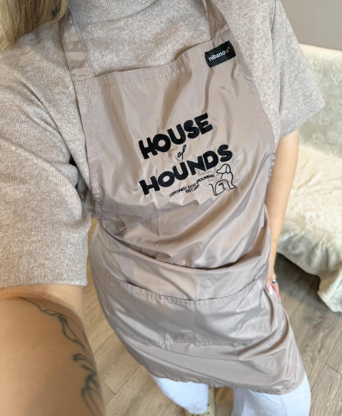 Nibano waterproof hair and beauty salon apron with pockets latte