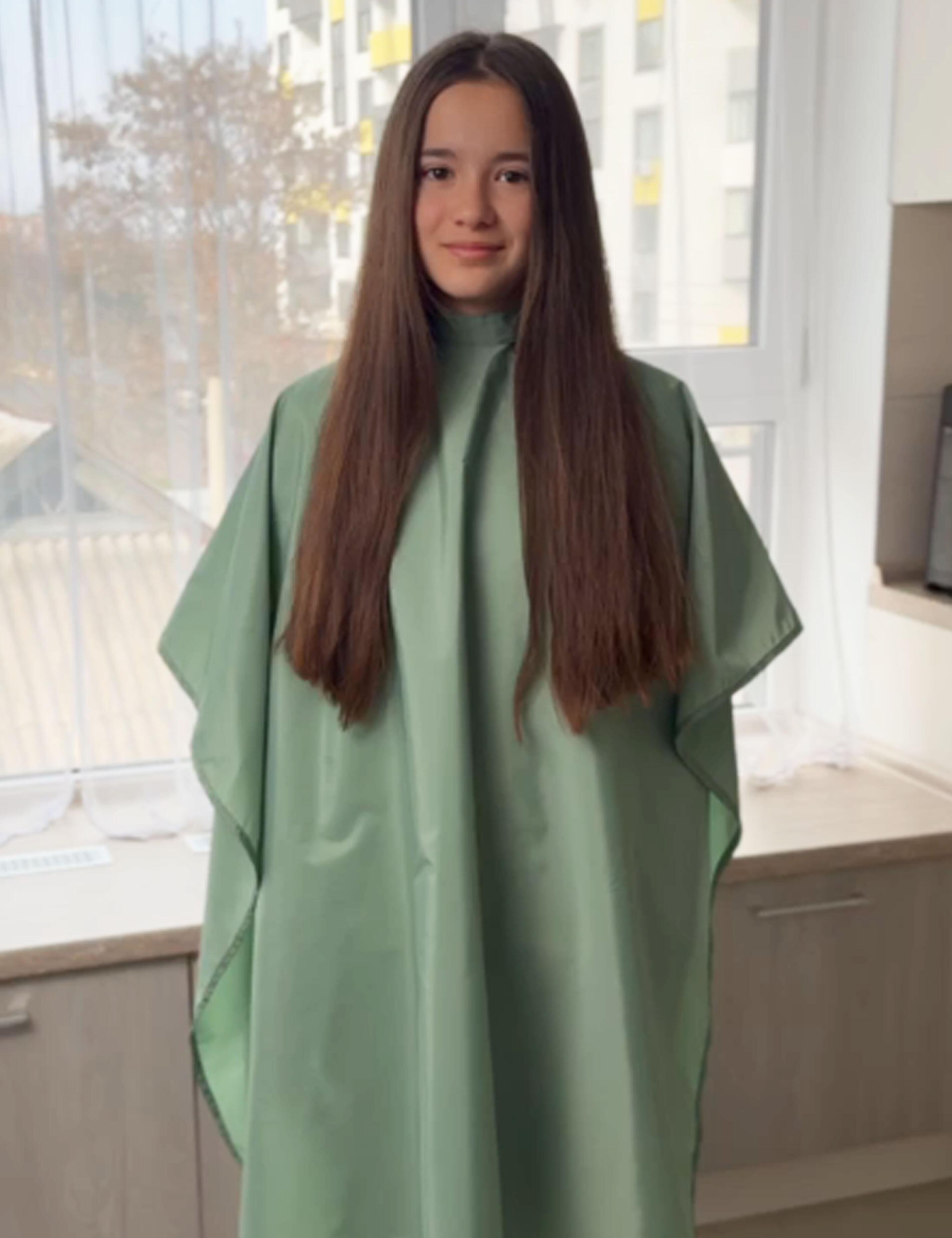 Olive kids haircut cape with adjustable closure