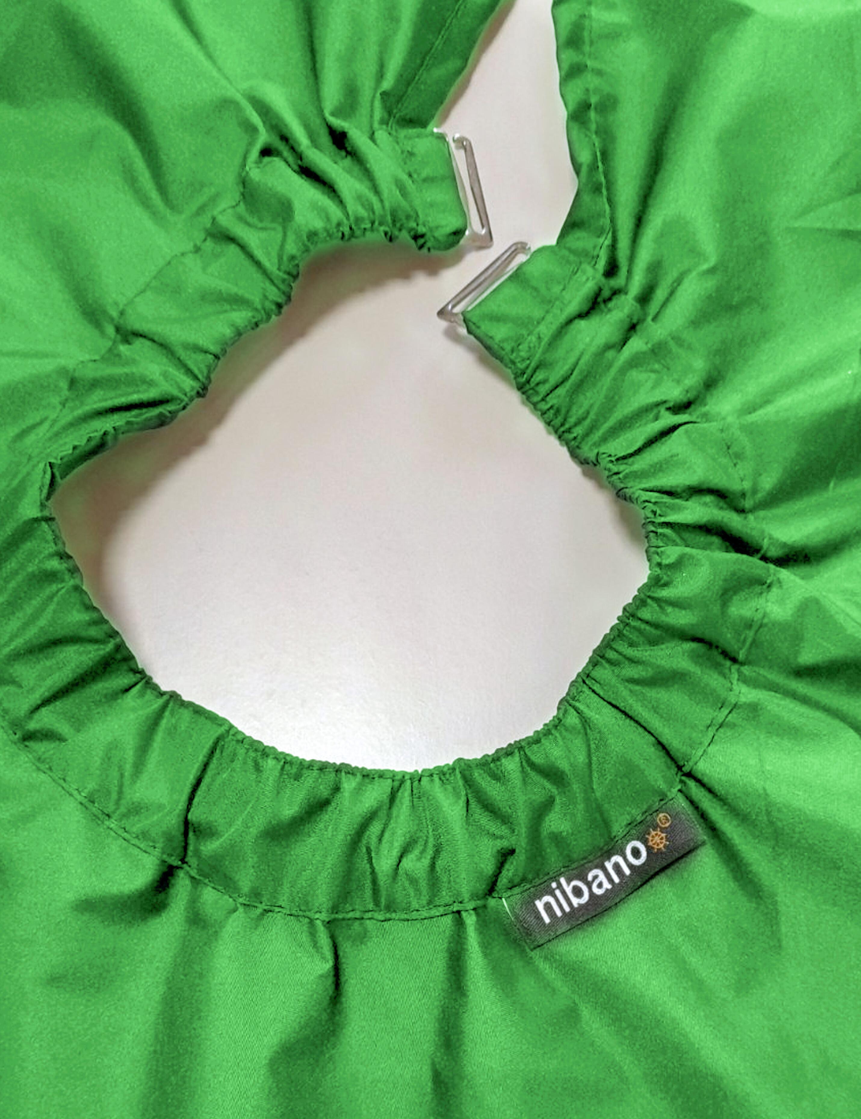 Hairdressing gown with clips closing kelly green