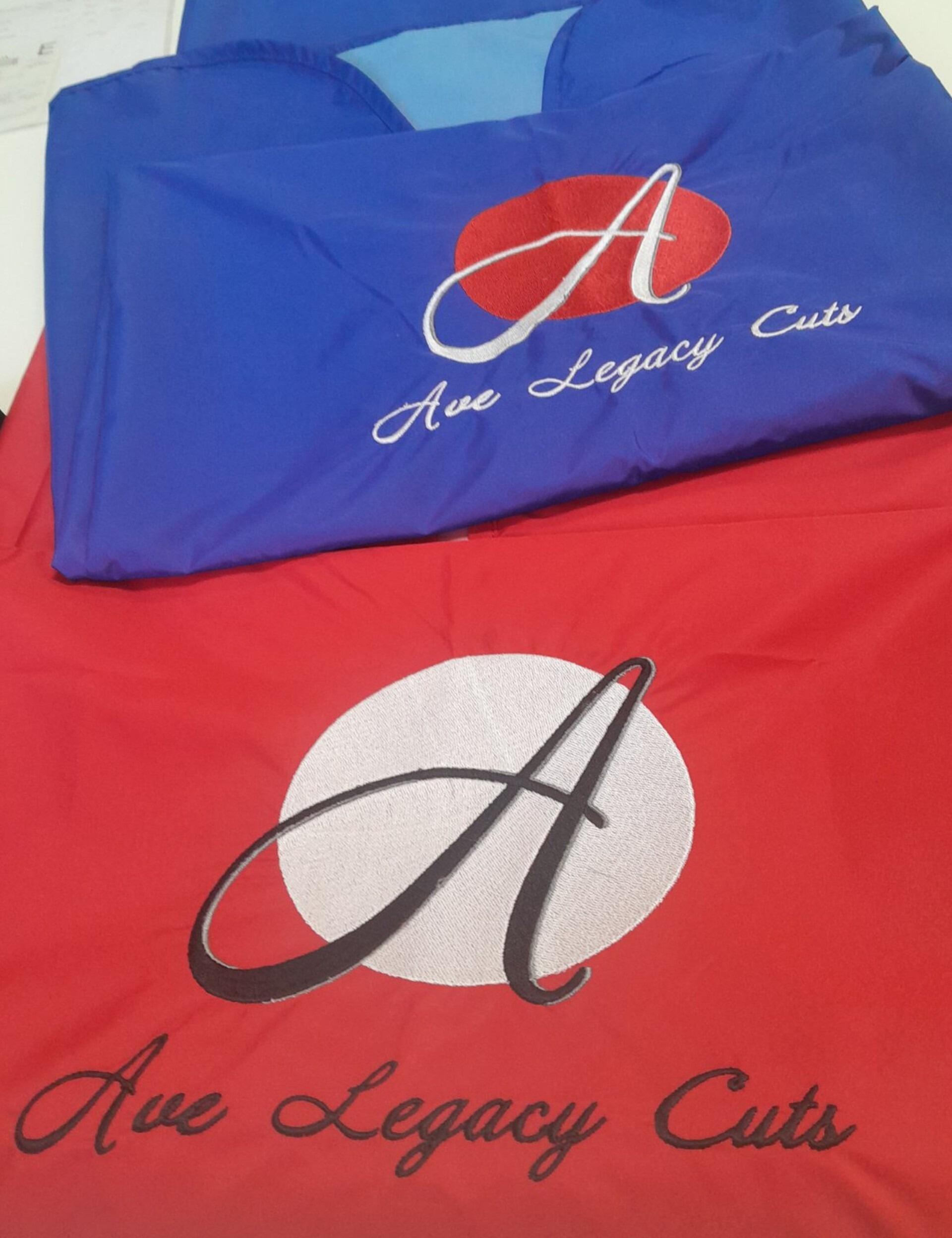 Haircutting gowns with logo embroidered