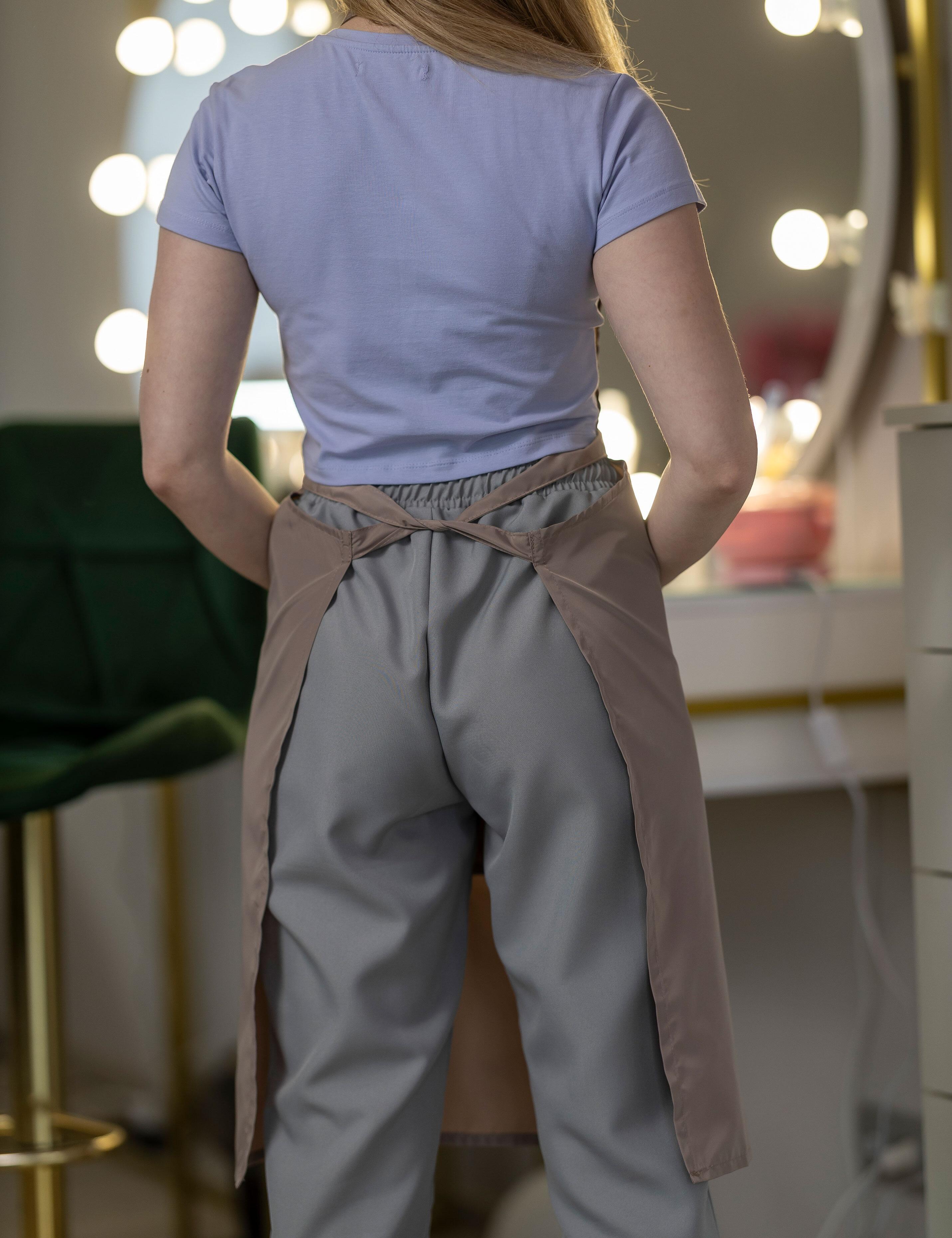 Hairdresser’s waterproof apron latte