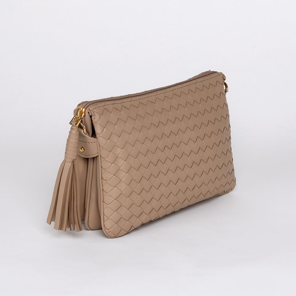 Small ladies handbag in beige, with zip on top and pull tassel, woven leather, side view.
