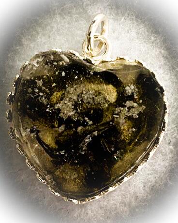Stunning Piece in a 18mm Scalloped SIlver Setting with a Black & Gold Heart Stone with Ashes.