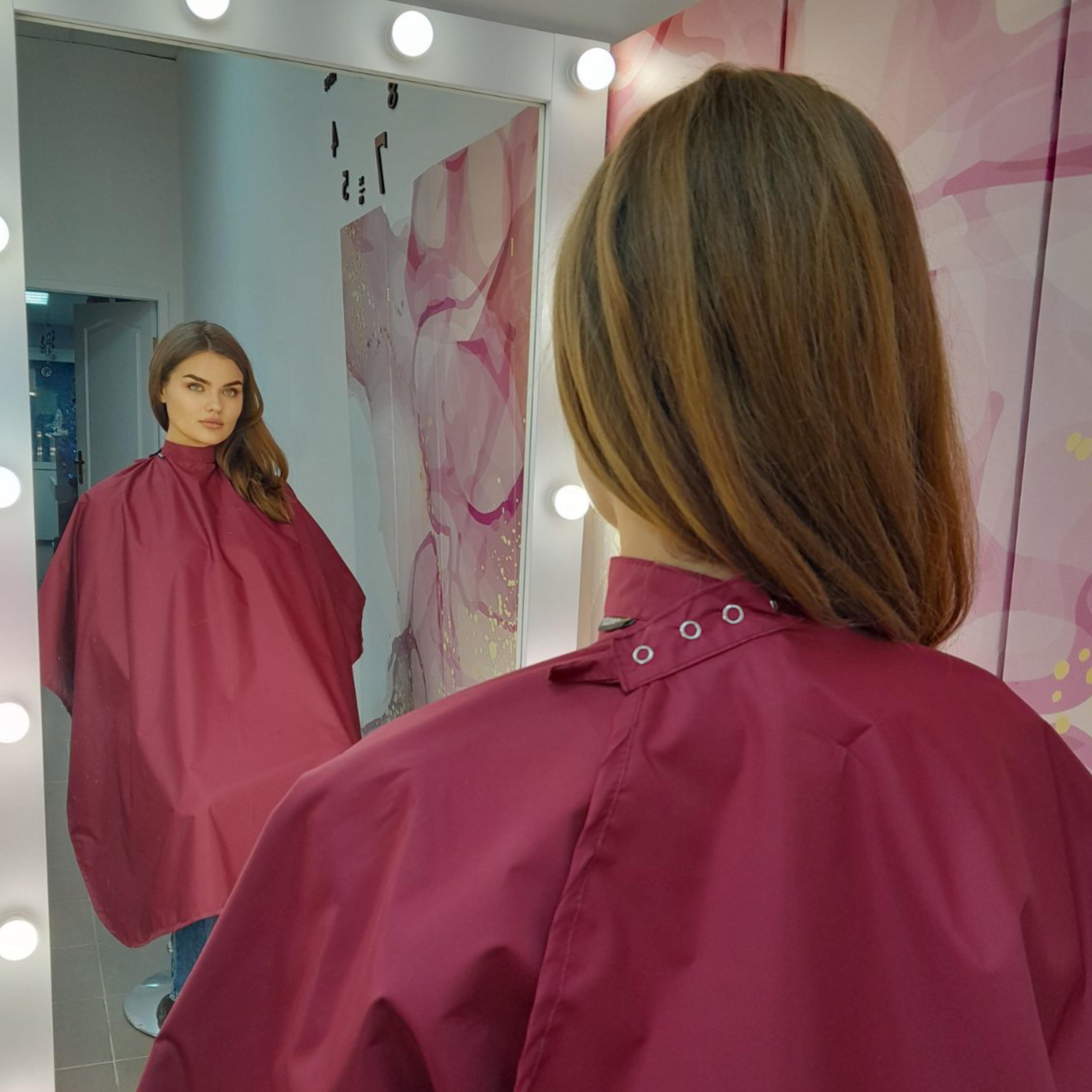 Personalised hairdressing gown with poppers burgundy